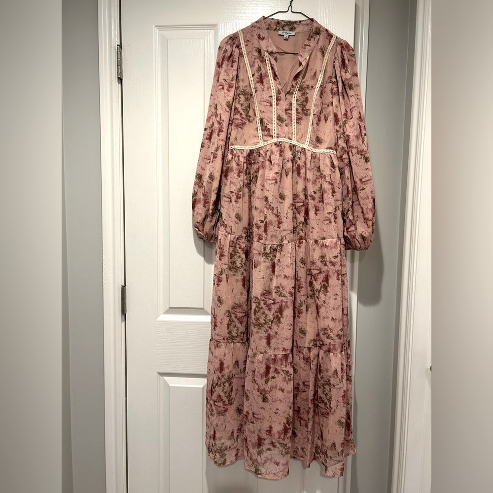 Never worn lace trim midi dress in dusty pink. Playful, yet elegant dress.